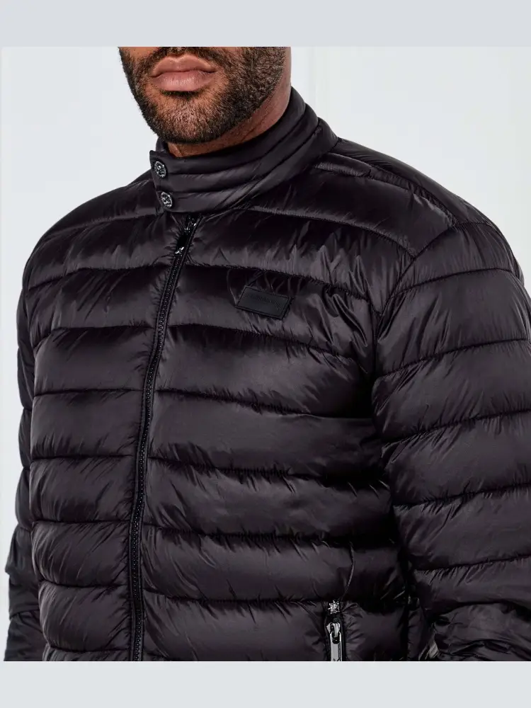 giubbotto nero uomo imbottito patch logo sul petto miniatura 3