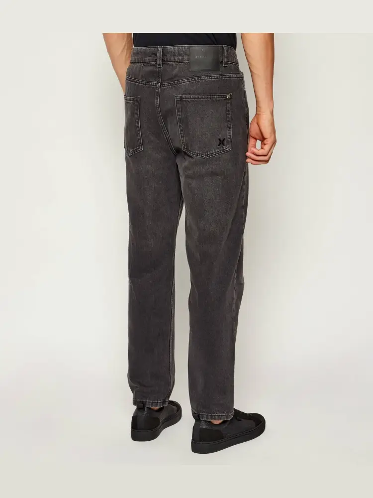 pantalone grigio scuro uomo in denim patch logo sul retro miniatura 2