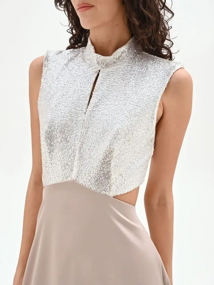 abito lungo beige con paillettes e cut-out laterali