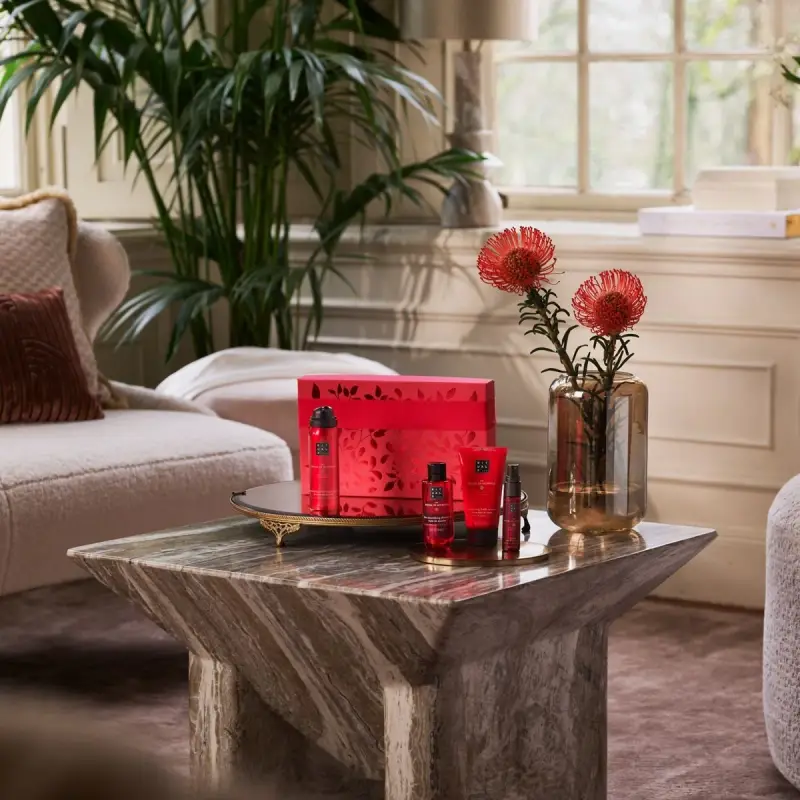 The Ritual of Ayurveda The Ritual of Ayurveda - Small Gift Set 2024 - Cofanetto corpo, Cofanetto viso e corpo miniatura 4