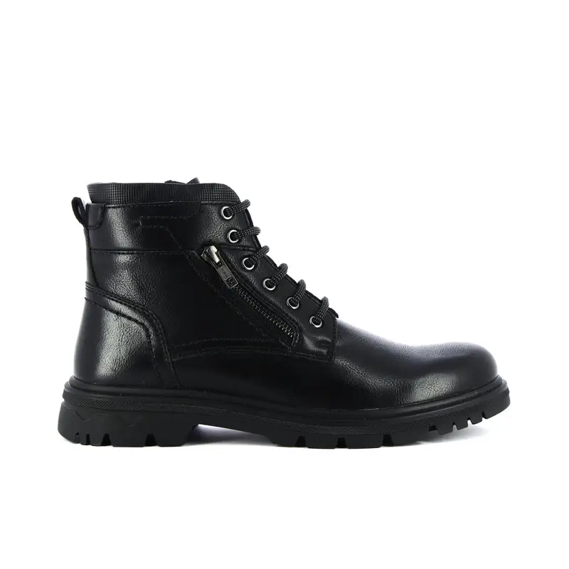 Anfibi neri con lacci e suola carrarmato