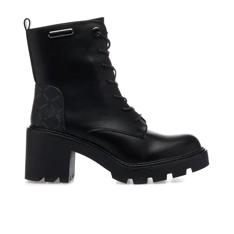 Anfibi neri con tacco alto in gomma e lacci