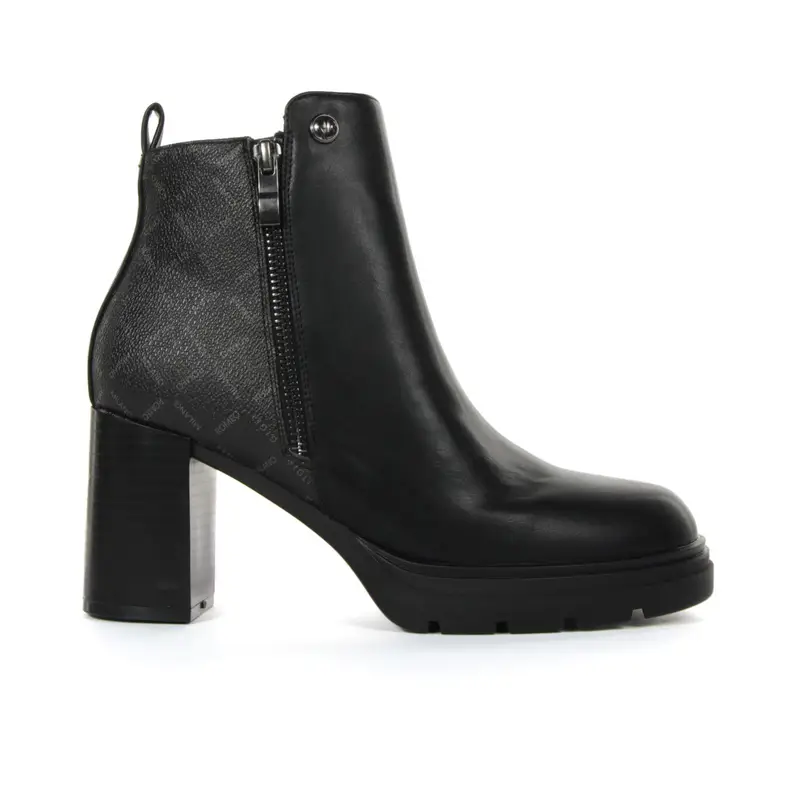 Stivaletti neri con tacco, zip e inserto con stampa mini loghi
