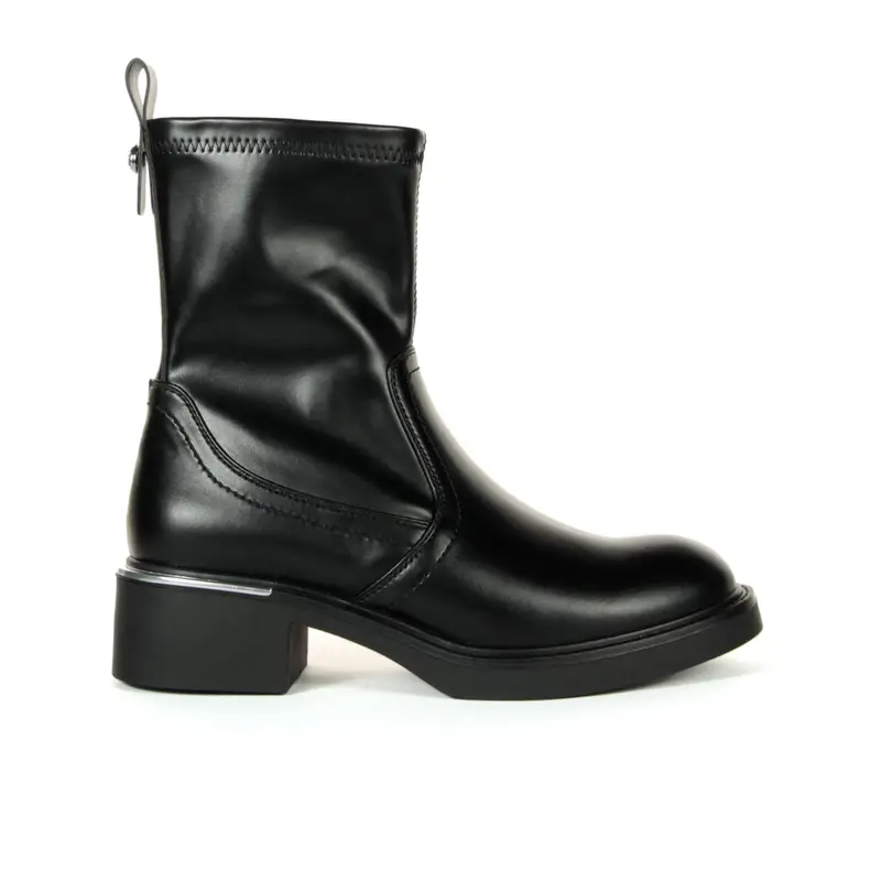 Stivaletti neri lucidi con tacco basso e cuciture