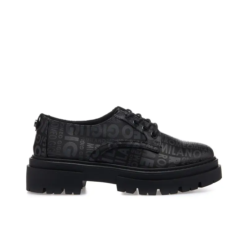 Stringate nere casual con loghi