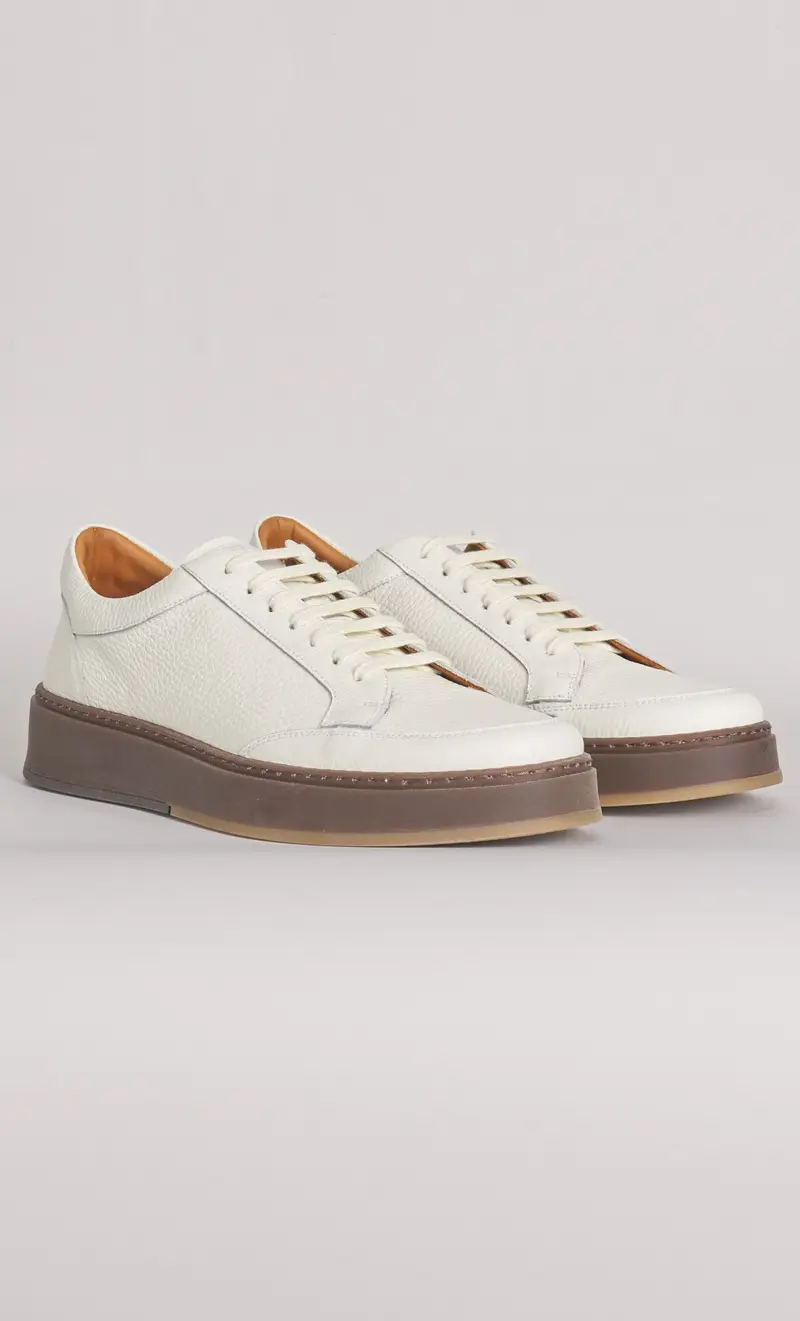 Sneaker rossi in pelle martellata con para a contrasto, colore panna