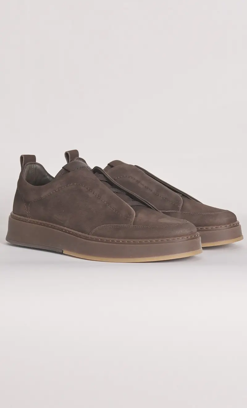 Sneaker rossi slip on in pelle marrone, colore moro