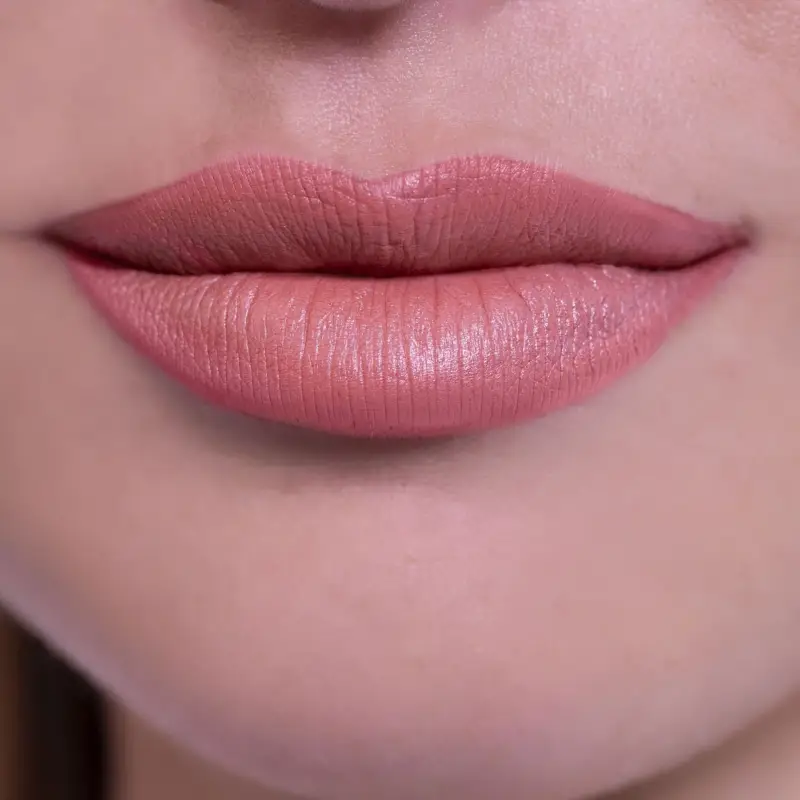 Labbra Rossetto Cremoso 01 - Light Nude - Rossetti miniatura 2