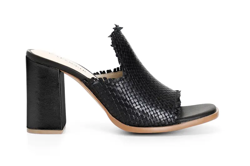 sabot in pelle con intreccio nero 38