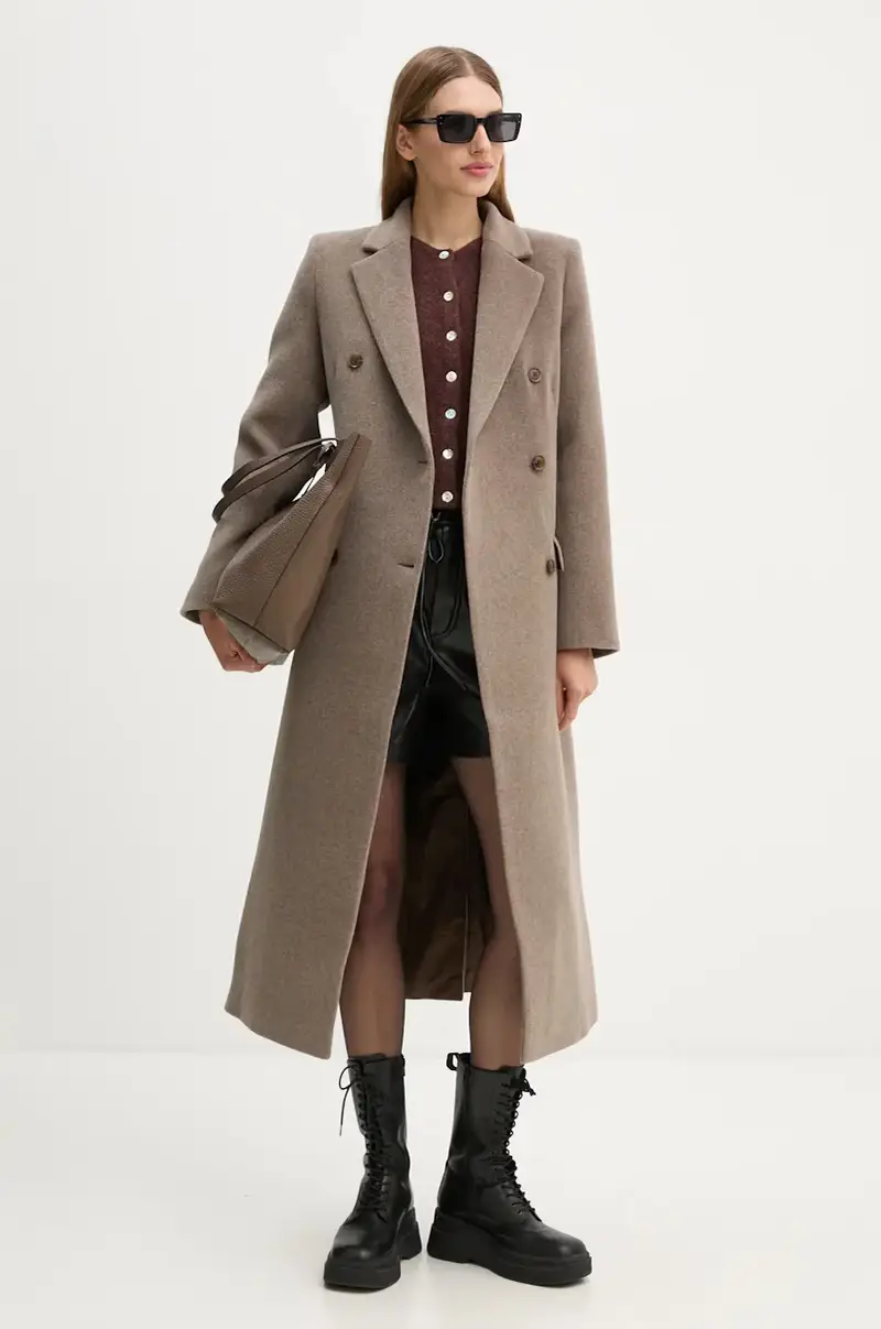 cappotto in lana colore beige