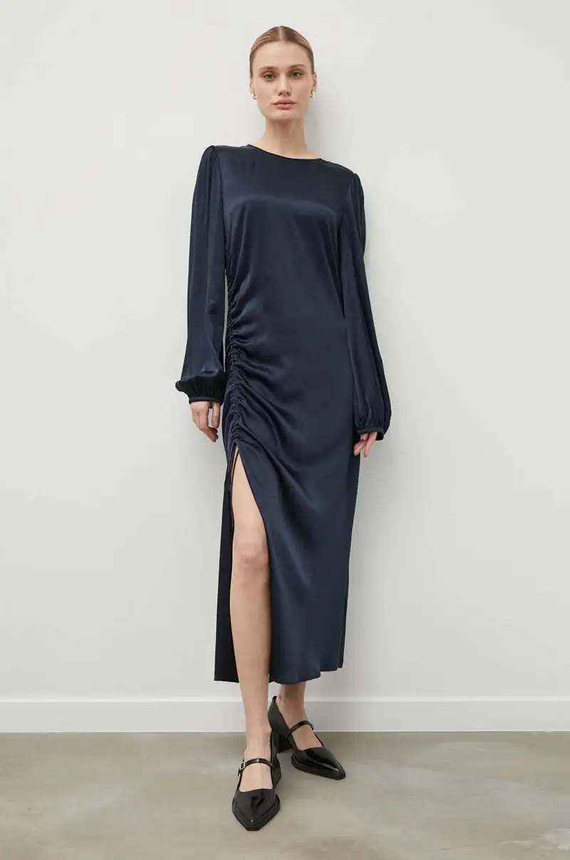 vestito colore blu navy