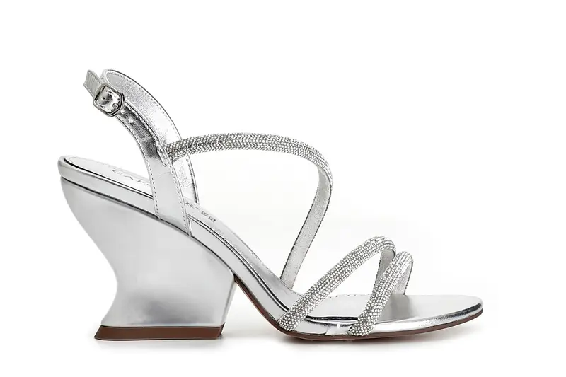 sandali asimmetrici effetto laminato con strass argento