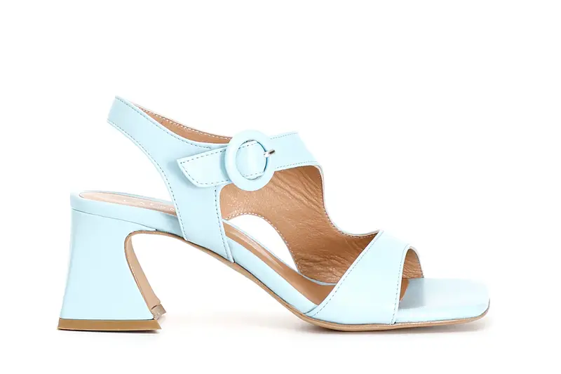 sandali asimmetrici in pelle cielo