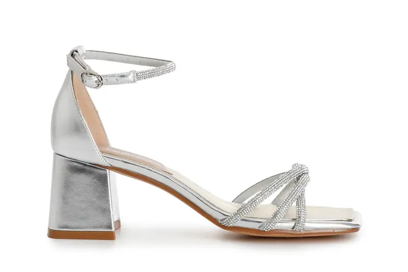 sandali chiusi dietro con strass argento