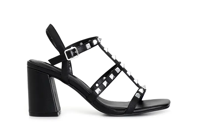 sandali in pelle con borchie nero 39