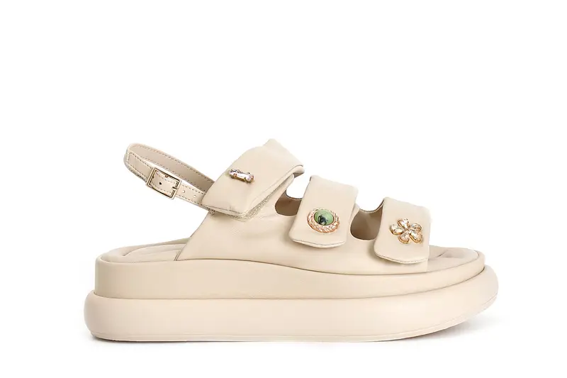 sandali in pelle con bottoni e velcri beige 37