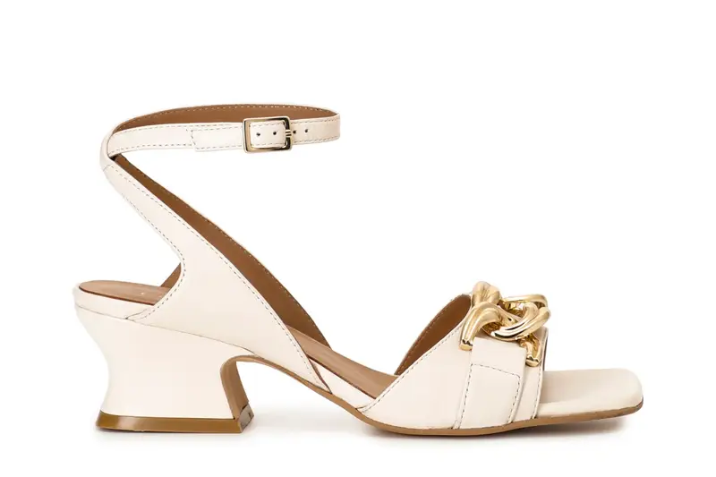 sandali in pelle con catena burro