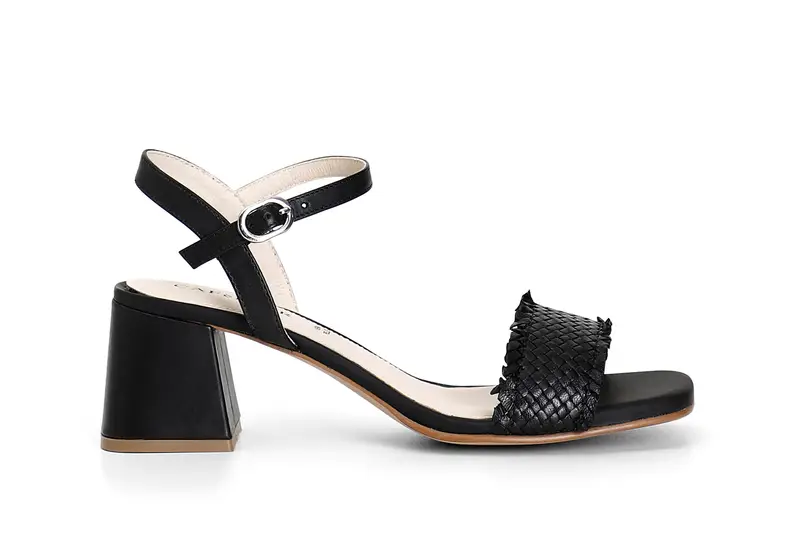 sandali in pelle con intreccio nero 38