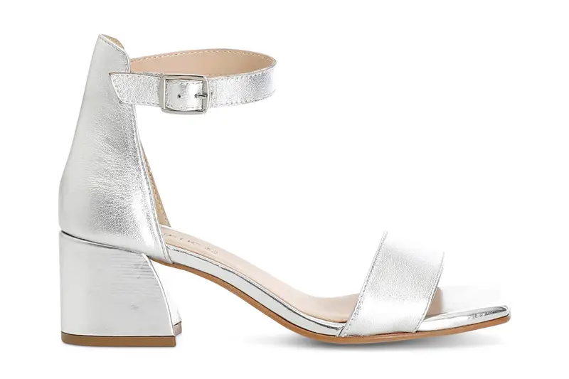 sandali in pelle con toppone argento