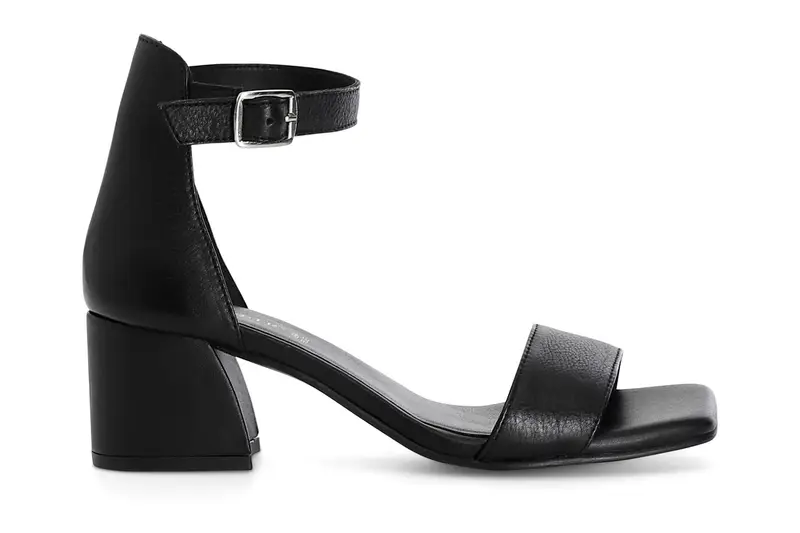 sandali in pelle con toppone nero 40