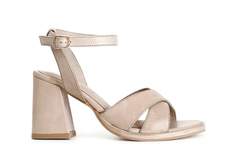 sandali in pelle incrociati sul davanti pietra 37