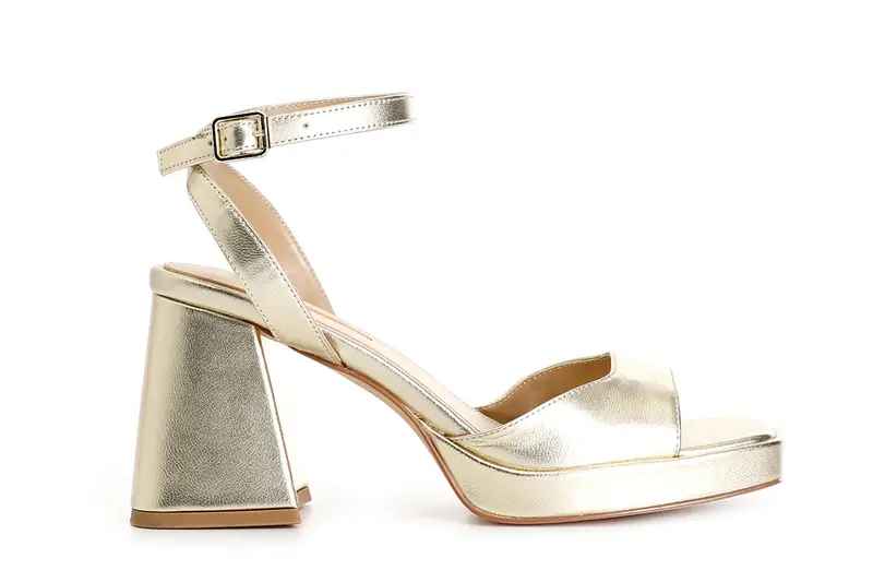 sandali in pelle laminata con allacciatura alla caviglia oro