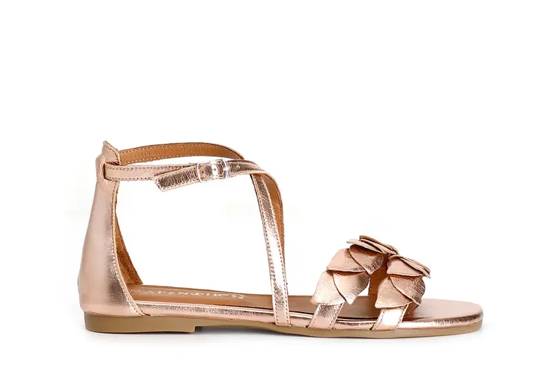 sandali in pelle metallizzata chiusi dietro con laccio alla caviglia oro rosa