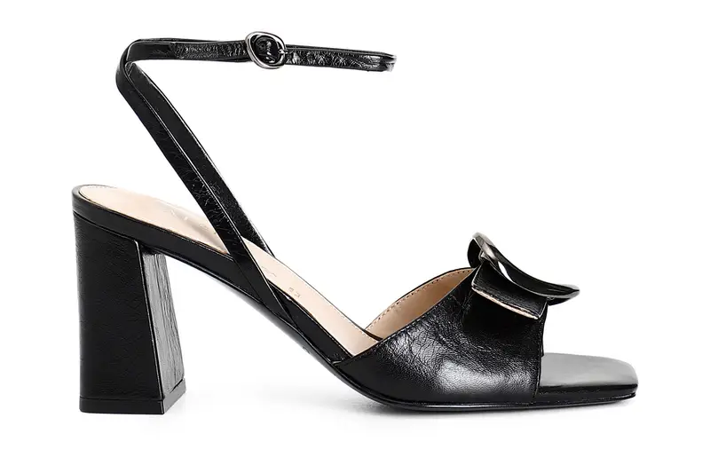sandali in vernice con fibbia nero 35