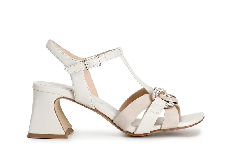 sandali modello a "t" in camoscio e nappa con accessorio catena sabbia 36