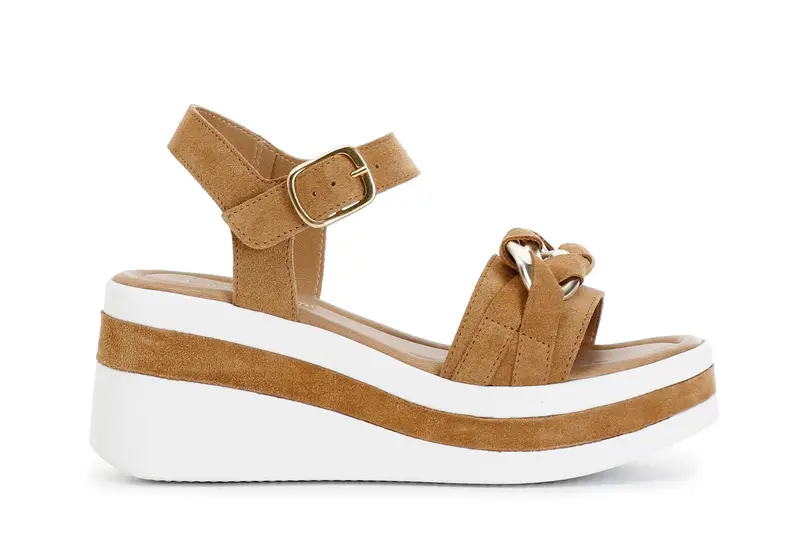 sandali su zeppa in pelle scamosciata con accessorio catena cuoio