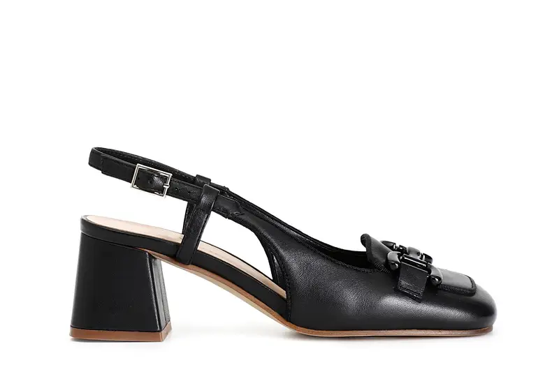 scarpe in nappa aperte sul retro con morsetto nero