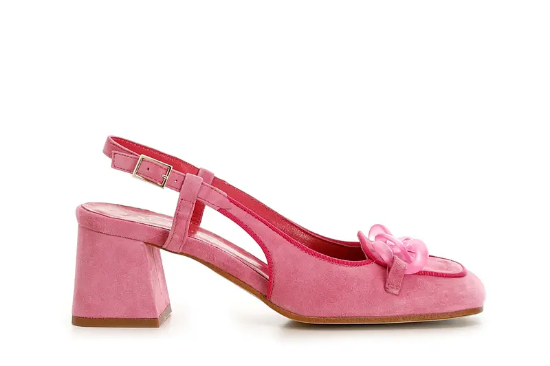 scarpe in suede realizzate in camoscio aperte sul retro con morsetto trasparente rosa