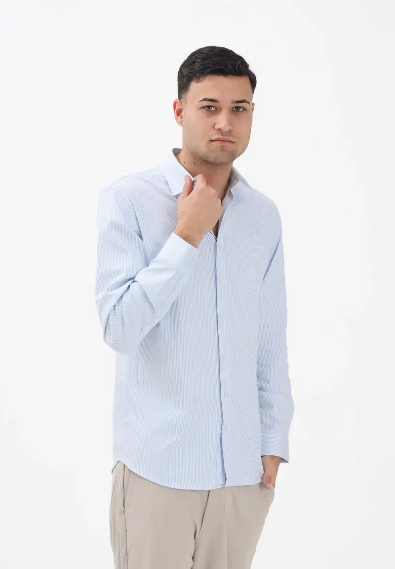 Camicia a manica lunga bianca e azzurra da uomo con motivo a righe miniatura 2