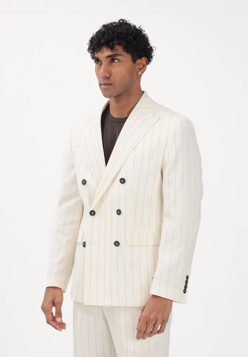 Giacca doppiopetto panna da uomo realizzata con elegante gessatura verticale