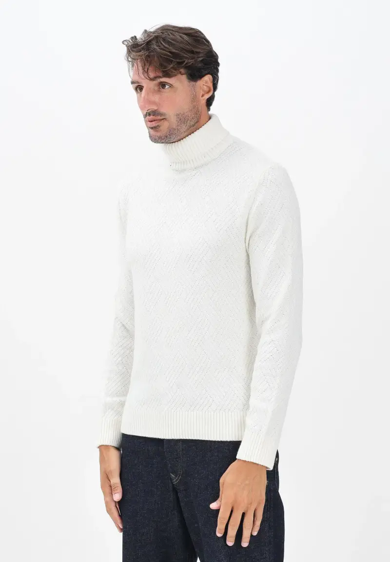 Maglioncino a collo alto panna da uomo