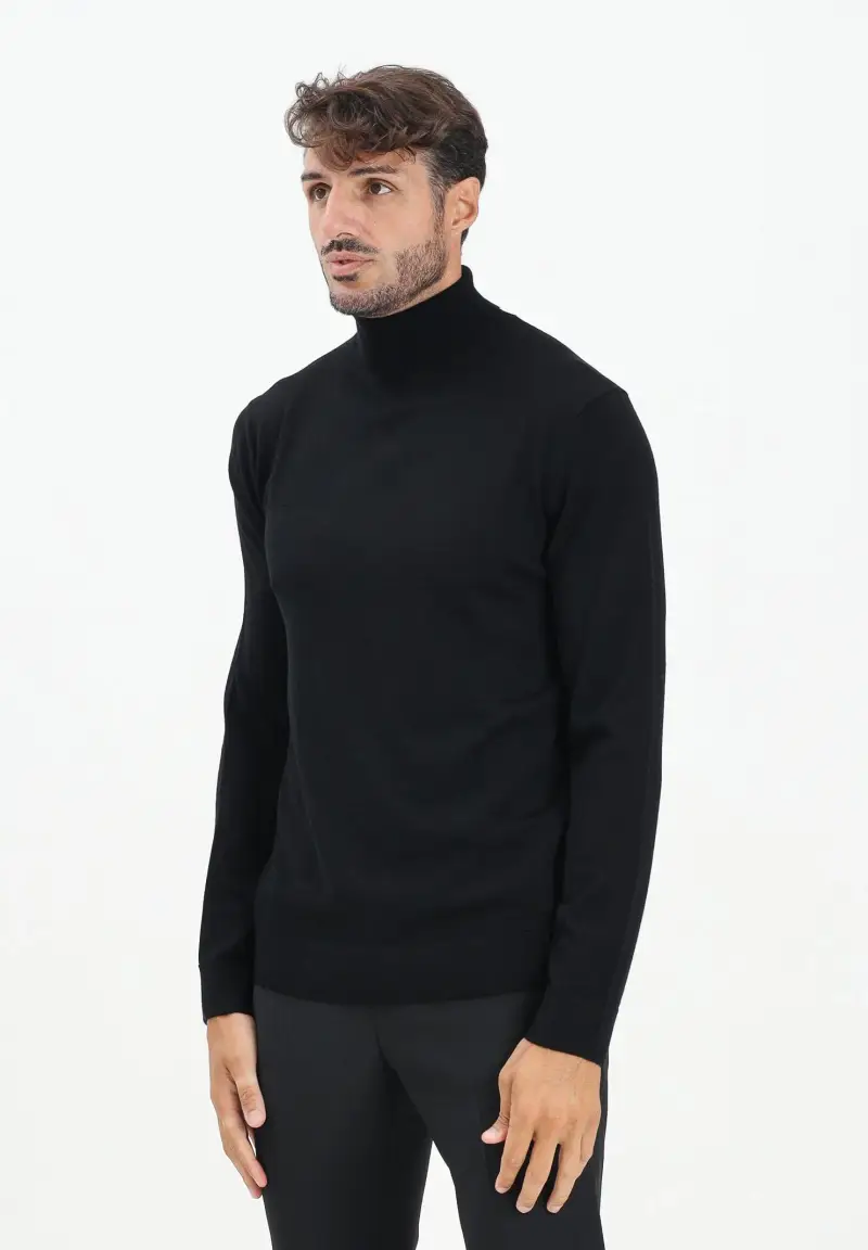 Maglione a collo alto nero da uomo