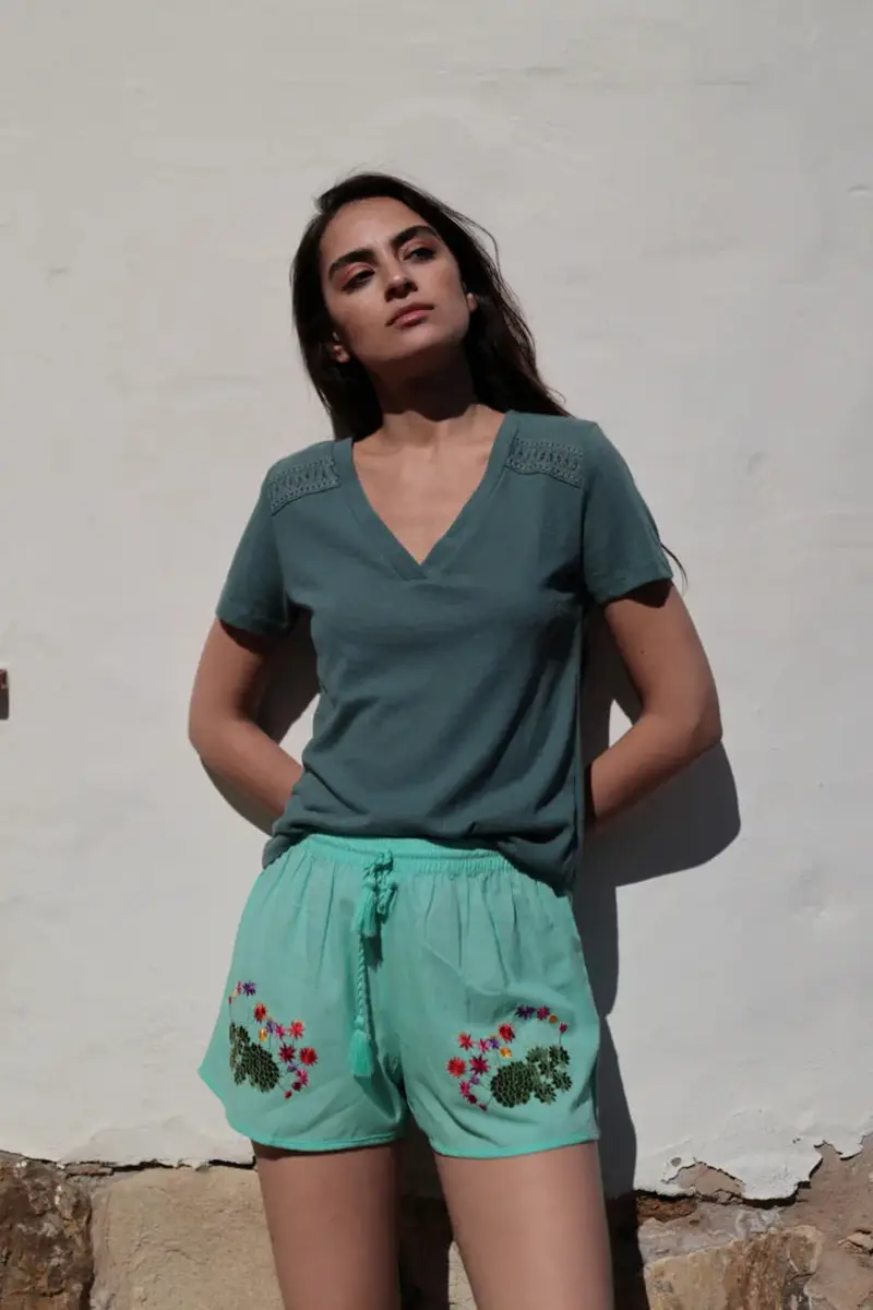 SHORT CON RICAMI FLOREALI | Colore: Turchese | Taglia: S