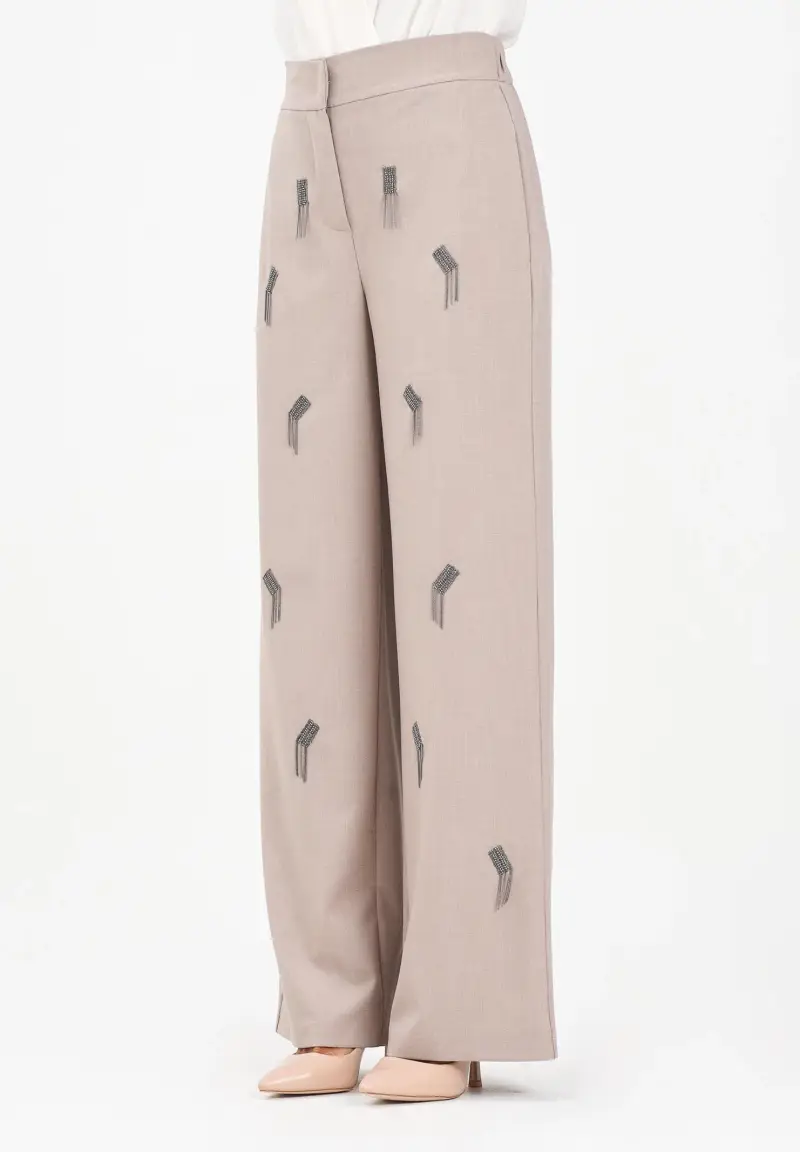 Pantalone elegante beige da donna con applicazioni gioiello