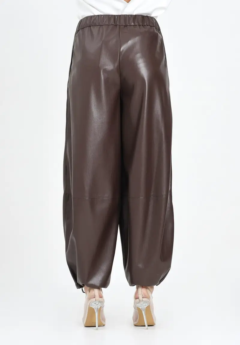 SIMONA CORSELLINI Pantalone in eco-pelle color cioccolato da donna miniatura 3