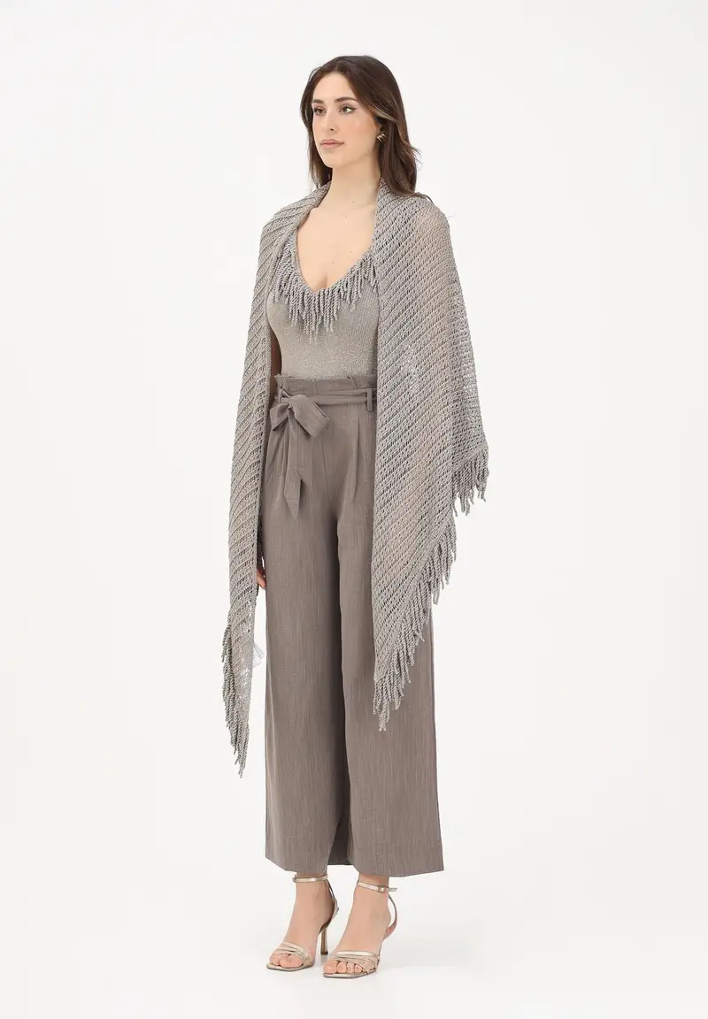 Stola fango da donna in maglia crochet dal gusto boho-chic