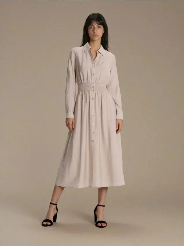 Abito camicia midi in viscosa con arricciature decorative - grigio chiaro