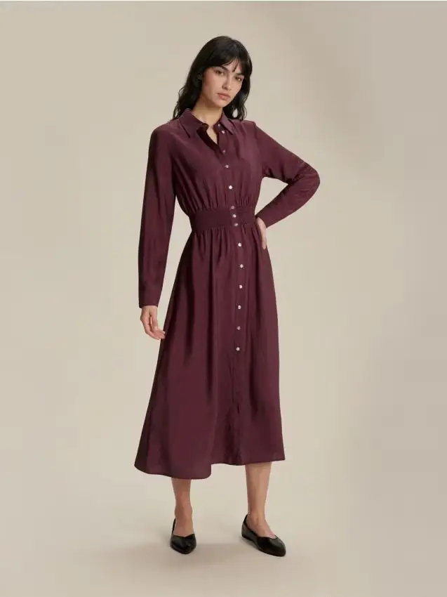 Abito camicia midi in viscosa con arricciature decorative - maroon