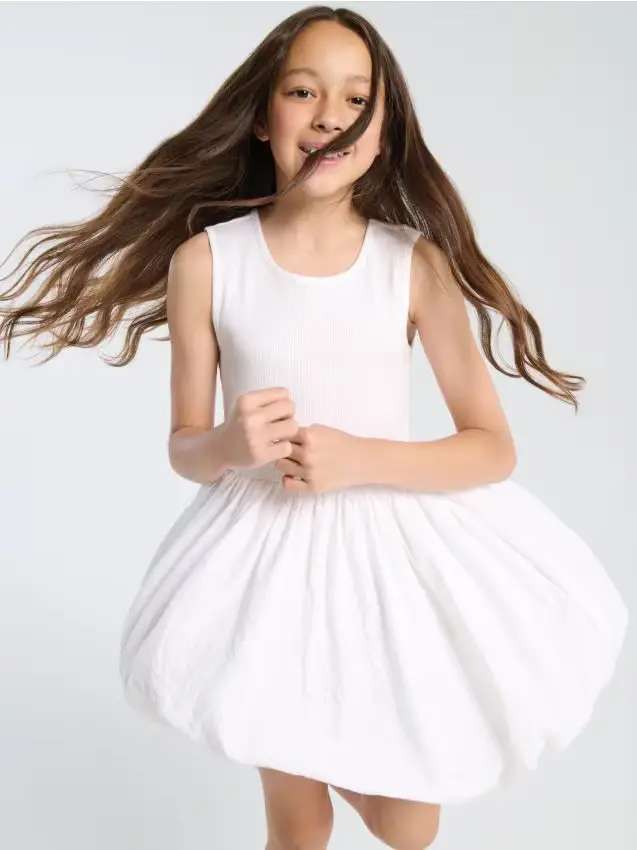 Abito con orlo arricciato - bianco