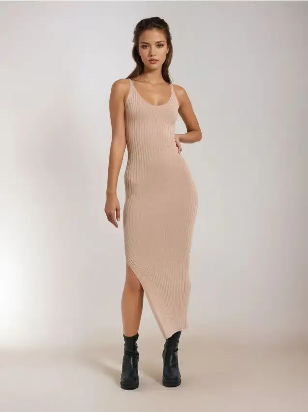 Abito midi in maglia a coste con spalline e viscosa - beige