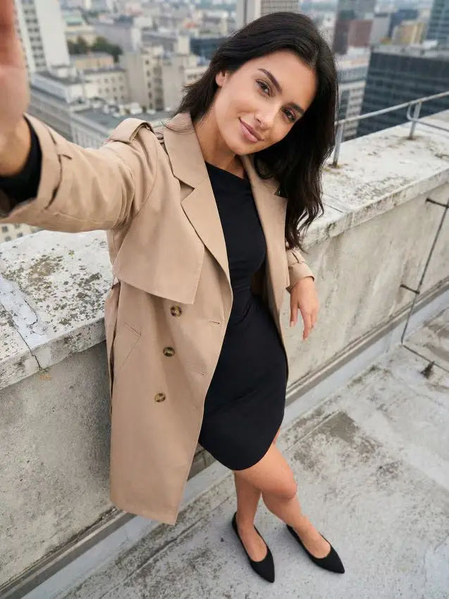 Abito mini classico aderente in cotone - nero