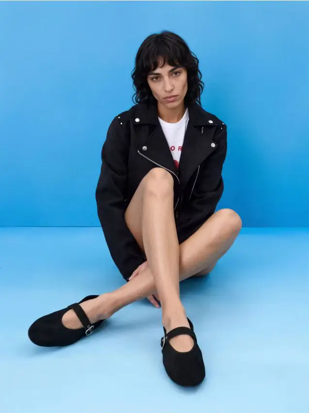 Ballerine in pelle con cinturino regolabile - nero