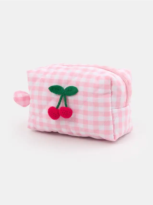 Beauty case trapuntato a quadretti con ricamo di ciliegie - rosa pastello