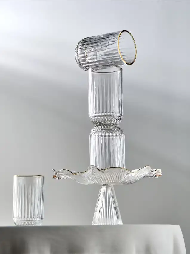 Bicchieri rigati con bordo dorato, set da 4 pezzi - clear