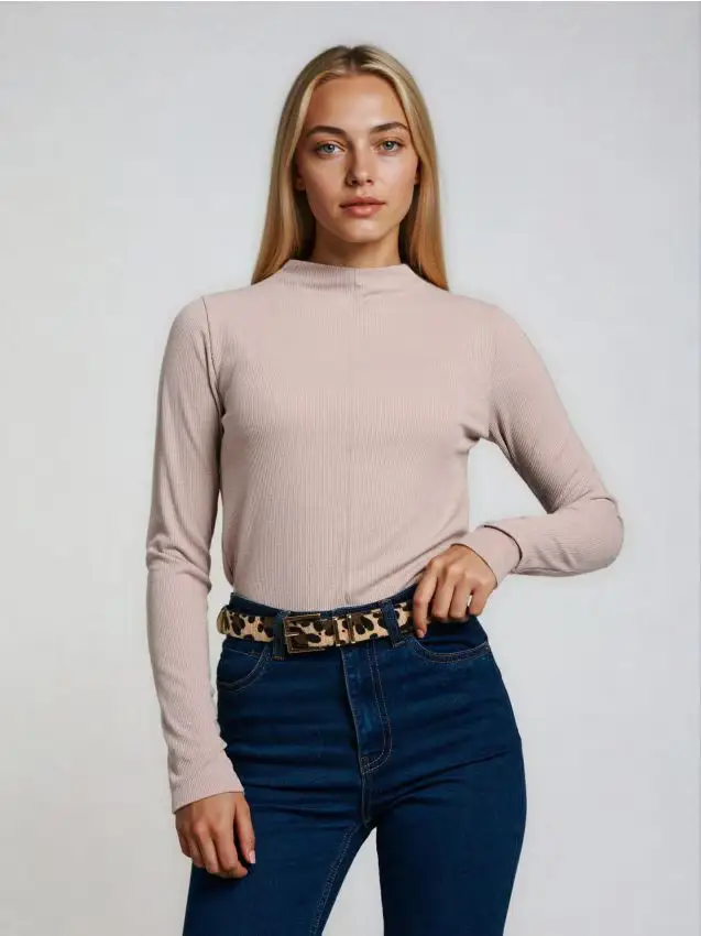 Blusa a coste con scollo alto - beige