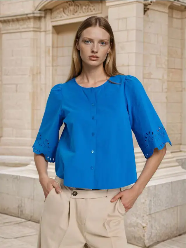 Blusa camicia con finitura in pizzo sulle maniche - indaco